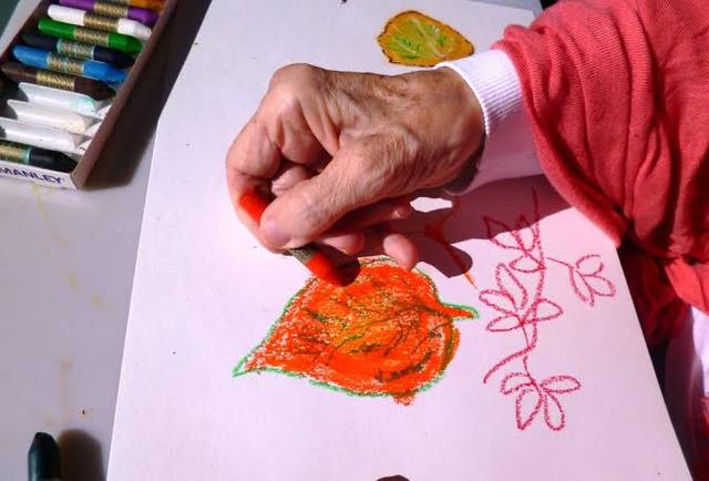 Dejando huellas con memoria, taller para el adulto mayor